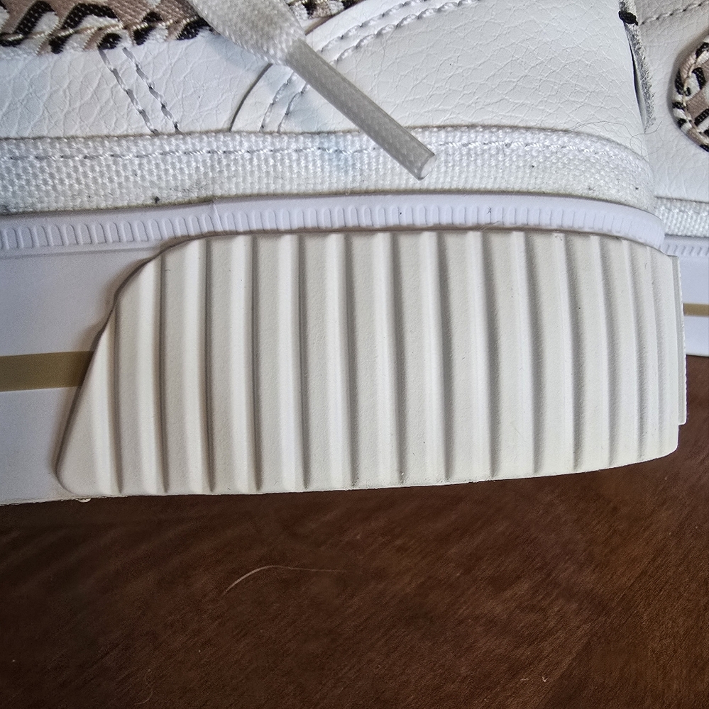 Nike Wmns 8.5 Court Legacy Lift Sneakers - Picture 7 of 13